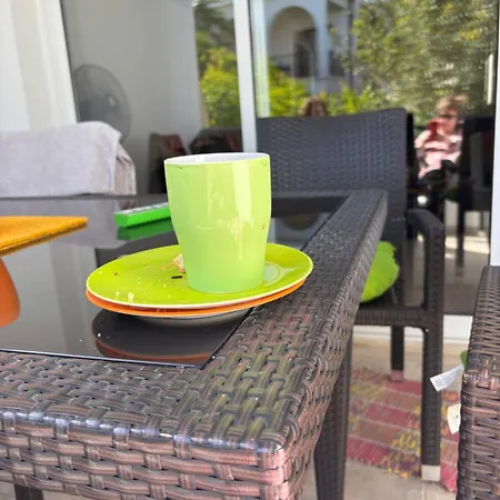 Apartman Stylish 2 Bedroom In Pegia *