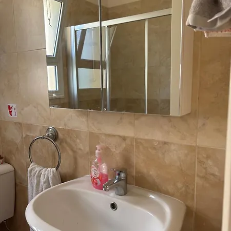 Apartment Stylish 2 Bedroom In Pegia *