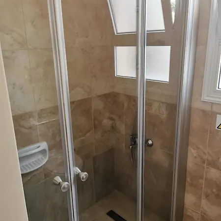 Apartman Stylish 2 Bedroom In Pegia *